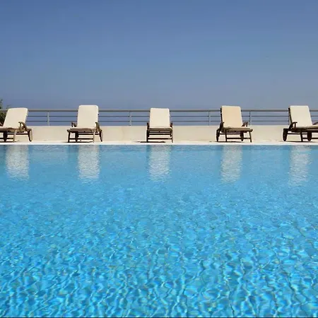 Mira Maizonettes Aparthotel 4*