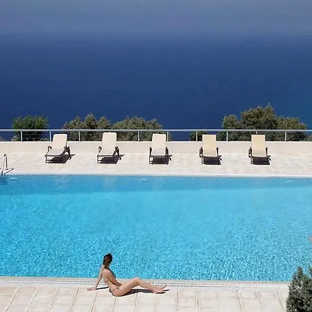 Mira Maizonettes Aparthotel 4*