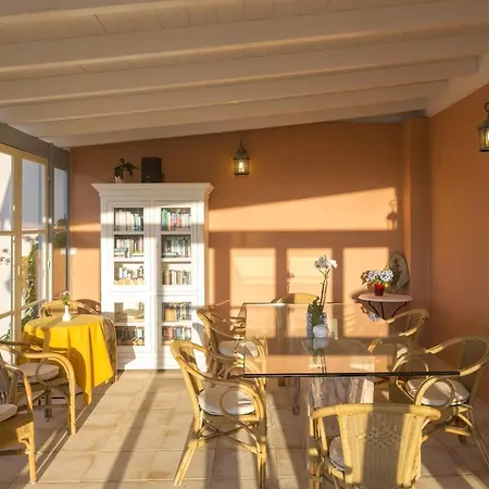 Mira Maizonettes Aparthotel